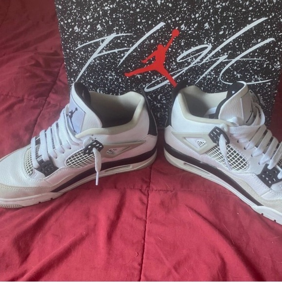 Excellent used air Jordan retro 4. Sz 9.